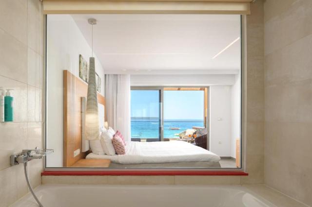 Grand 2 Bedroom Suite Beachfront Front Sea View