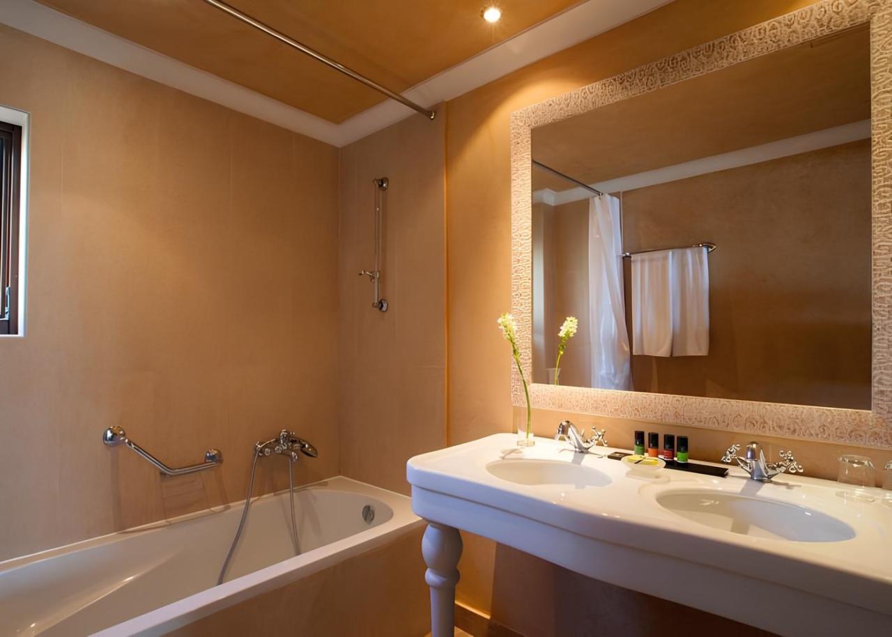 Deluxe 1-Bedroom Suite Sea View Main Building MYTHICA