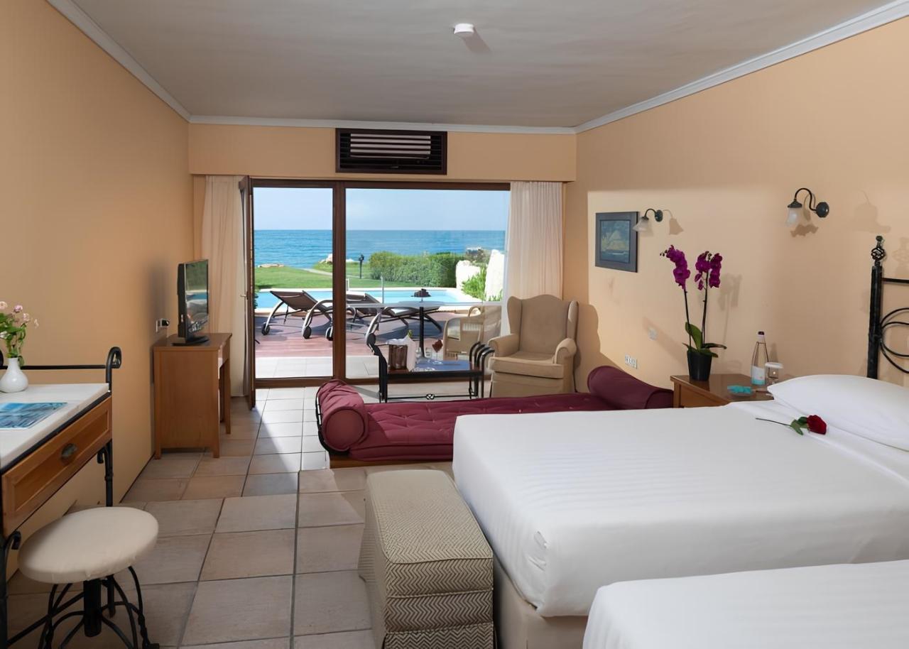 Junior Bungalow Suite Waterfront Private Pool MYTHICA