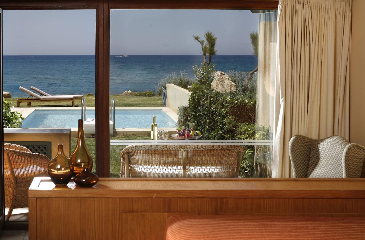 Junior Bungalow Suite Waterfront Private Pool MYTHICA
