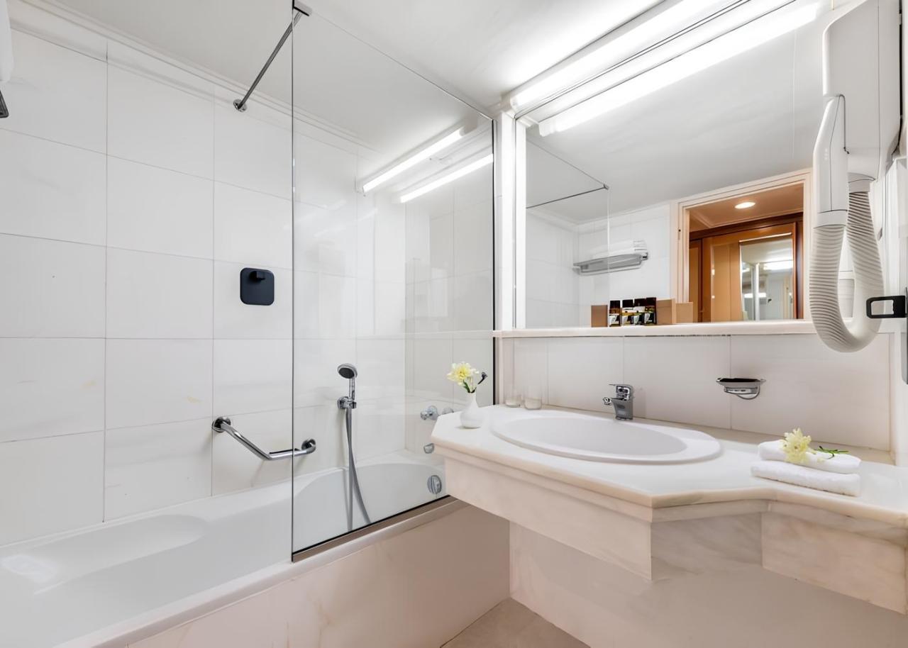 Junior Bungalow Suite Waterfront Private Pool MYTHICA