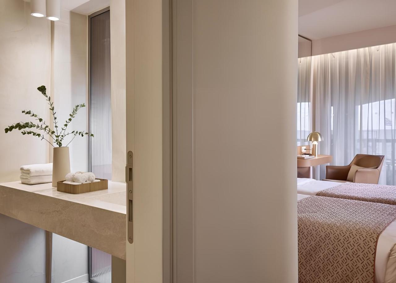 Deluxe 2-Bedroom Suite Sea View Main Building MYTHICA