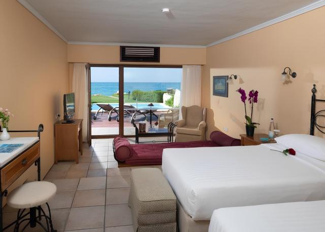 Junior Bungalow Suite Waterfront Private Pool MYTHICA