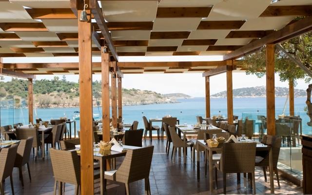 Minos Beach Art
