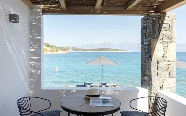 Minos Beach Art