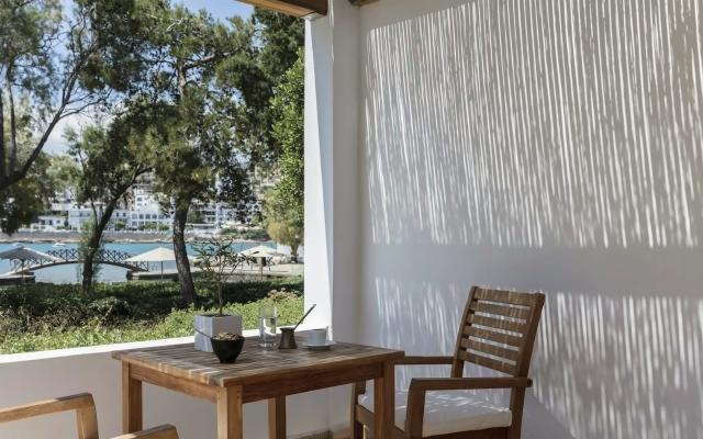 Minos Beach Art