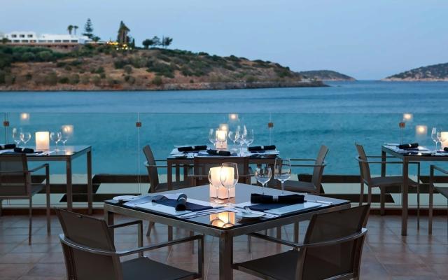Minos Beach Art