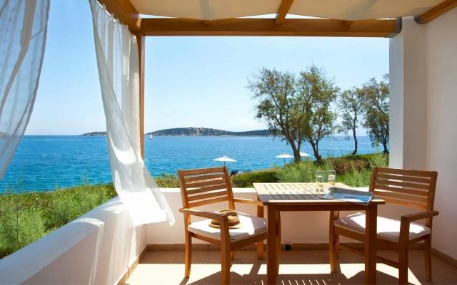 Minos Beach Art