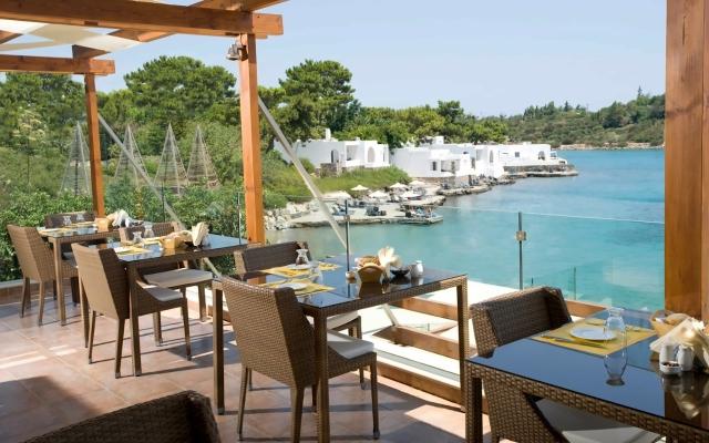 Minos Beach Art