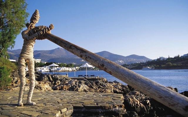 Minos Beach Art