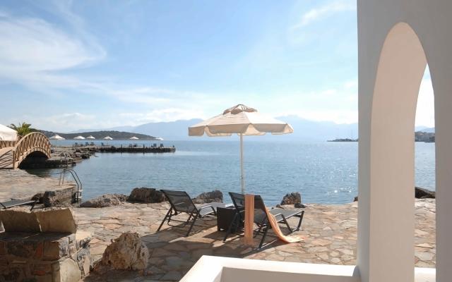 Minos Beach Art