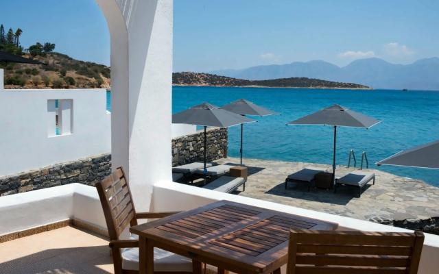 Minos Beach Art