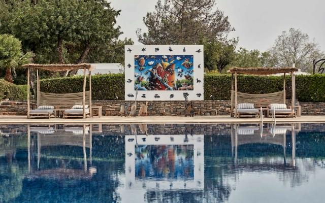 Minos Beach Art