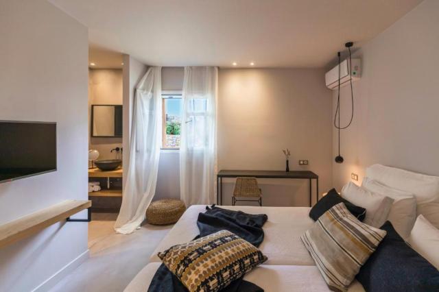 3 Bedrooms Water Front Villa Private Pool