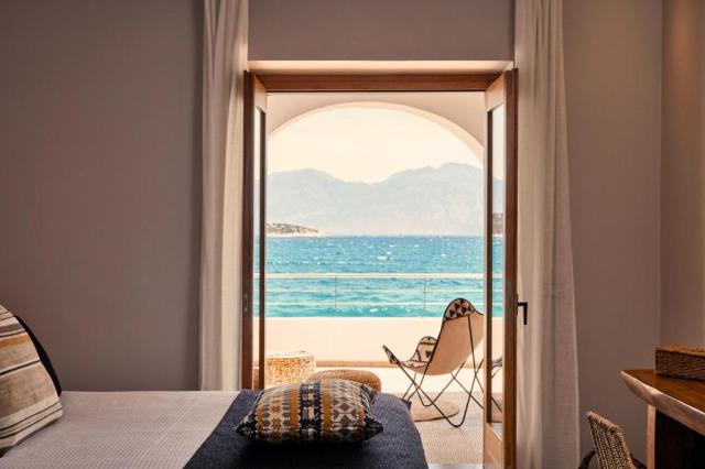 3 Bedrooms Water Front Villa Private Pool