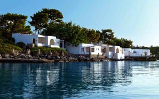 Minos Beach Art