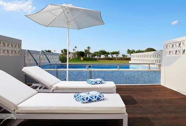 Mythos Swim Up Junior Suite Beach Front