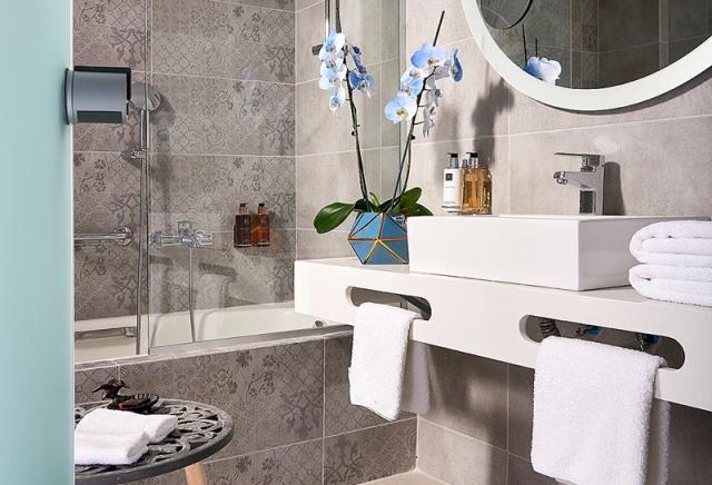 Mythos Swim Up Junior Suite Beach Front