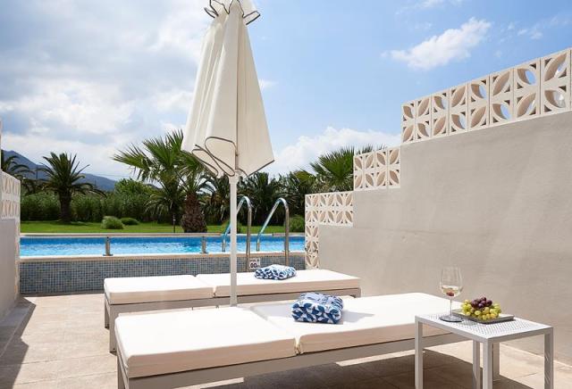 Executive Room Sharing Pool Mountain View