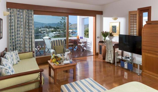 Luxury Hotel & Bungalow Suite Sea View