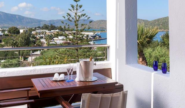 Luxury Hotel & Bungalow Suite Sea View