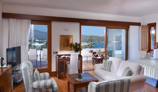 Luxury Hotel & Bungalow Suite Sea View