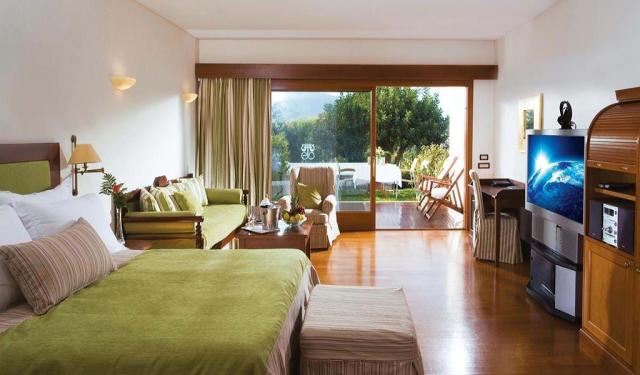 Luxury Hotel & Bungalow Suite Sea View
