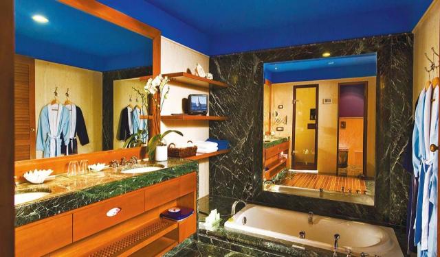 Luxury Hotel & Bungalow Suite Sea View