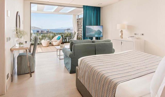 Deluxe Hotel & Bungalow Suite Sea View