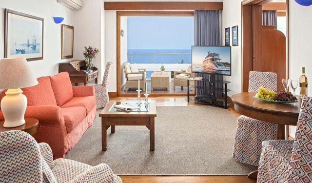 Premium Hotel & Bungalow Suite Sea View