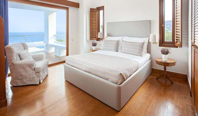 Premium Hotel & Bungalow Suite Sea View