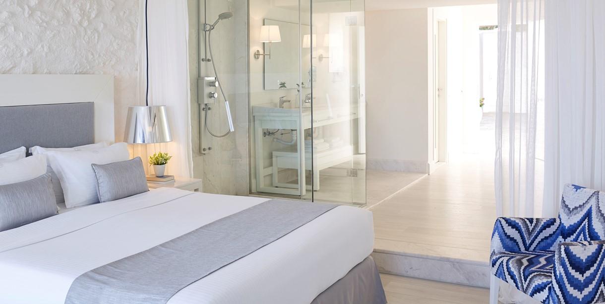 Suite with Beach Cabana Partial Sea View