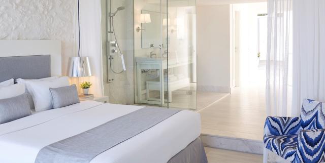 Suite with Beach Cabana Partial Sea View