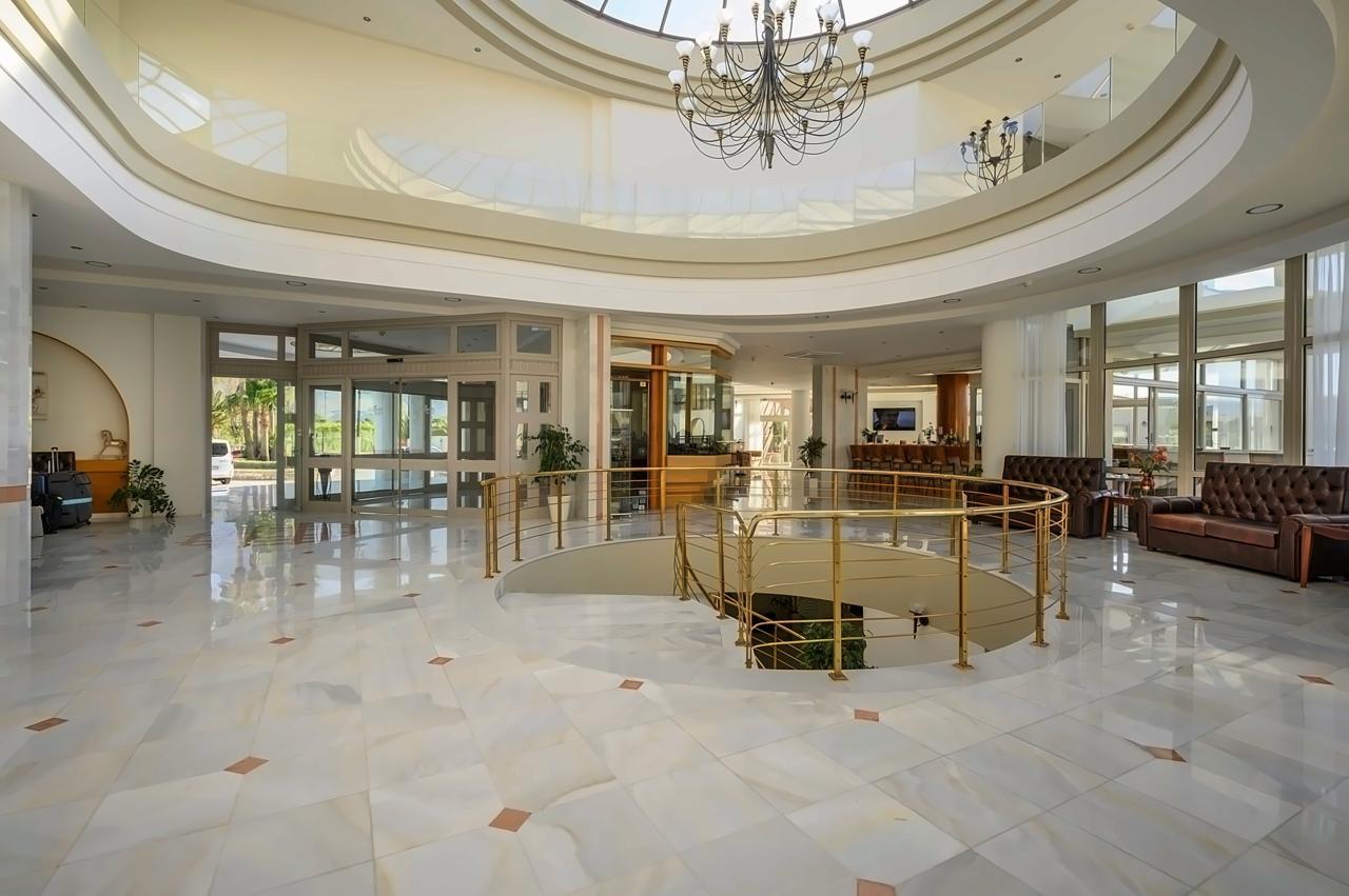Vantaris Palace
