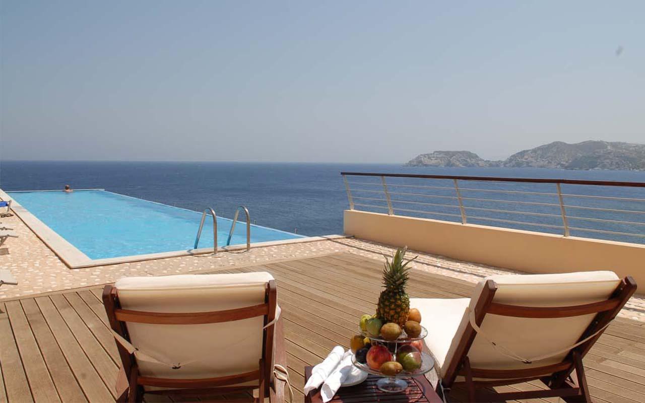 Superior Double Room Sea View Sharing Pool