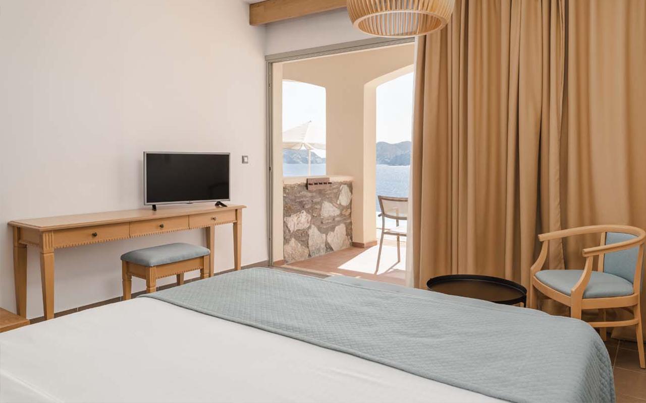 Superior Double Room Sea View Sharing Pool