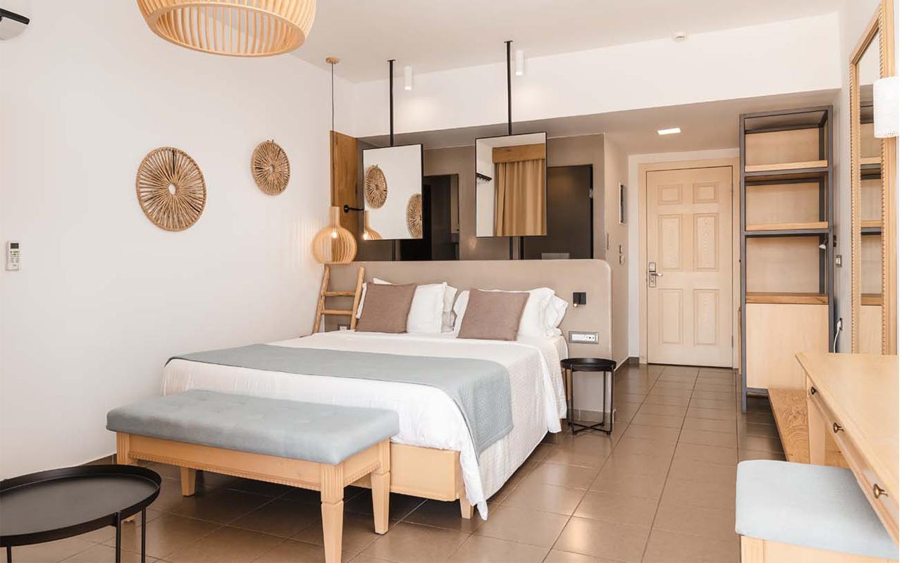 Superior Double Room Sea View Sharing Pool
