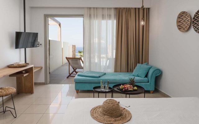 Superior Room with Independent Pool Sea View