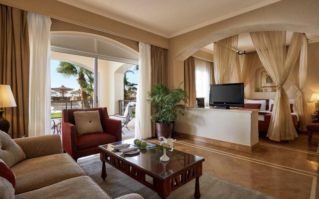 Junior Suite Queen Side Sea View