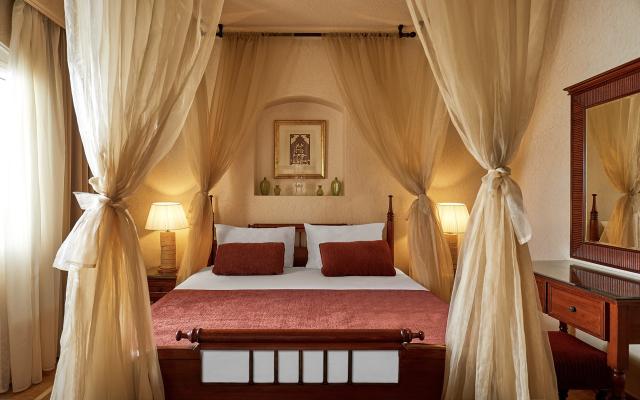 Junior Suite Queen Side Sea View