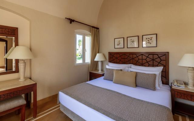 Junior Suite Queen Side Sea View