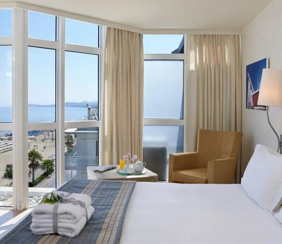 Deluxe Suite Front Sea View