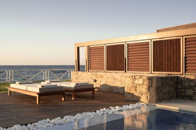 Luxury Suite Sea Front Private Pool
