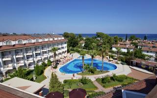 Larissa Sultans Beach