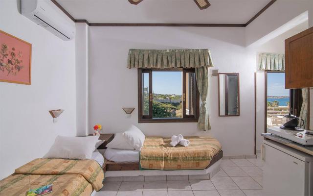 Apartment Sea or Pool View 4 Pax