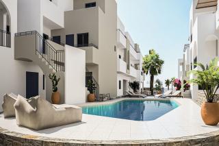 Nami Hotel & Suites