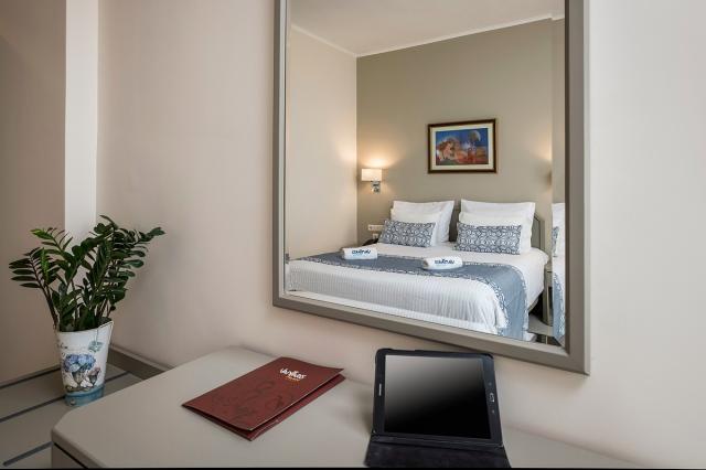 Room Land View