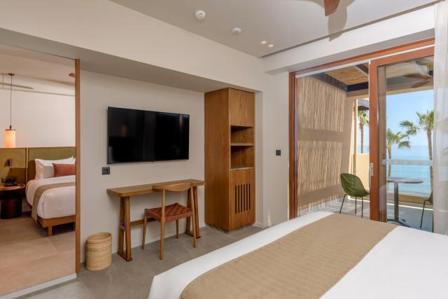 Family Room with 2 Bedrooms Sea View