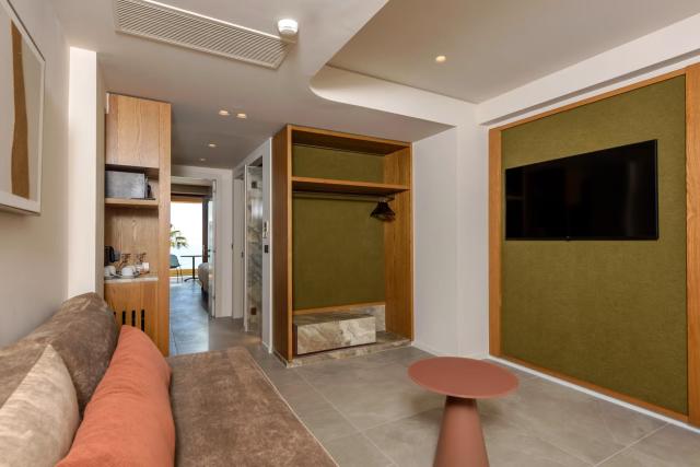 Family Room with 2 Bedrooms Sea View