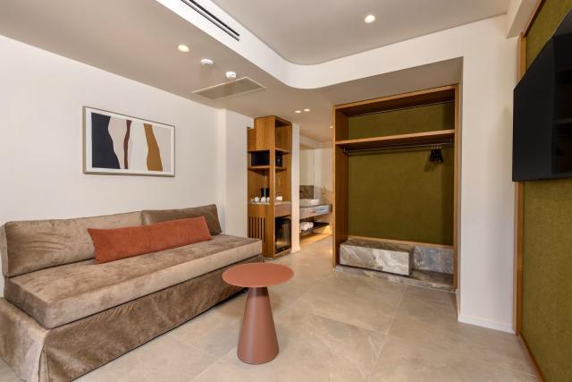 Family Room with 2 Bedrooms Sea View